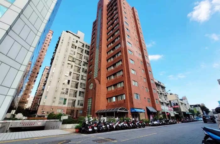 企業家辦公大樓｜藝文特區樓中樓六房+車位｜3588萬