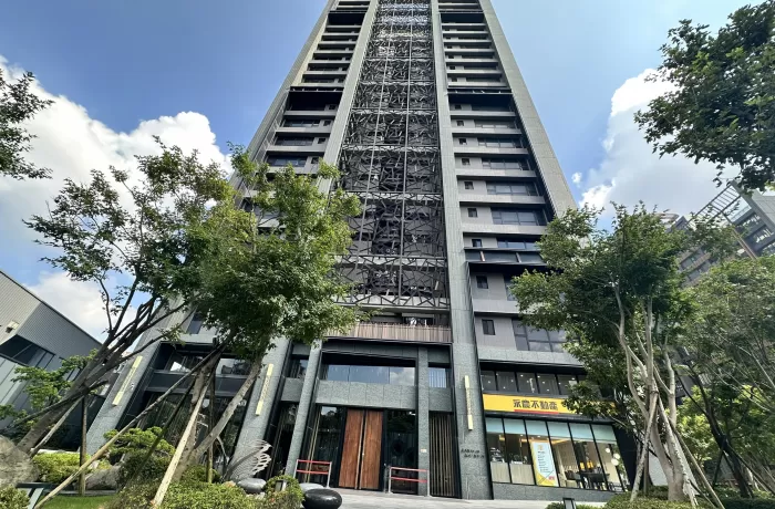 俬藏泱｜中路毛胚露台戶雙車位｜3388萬