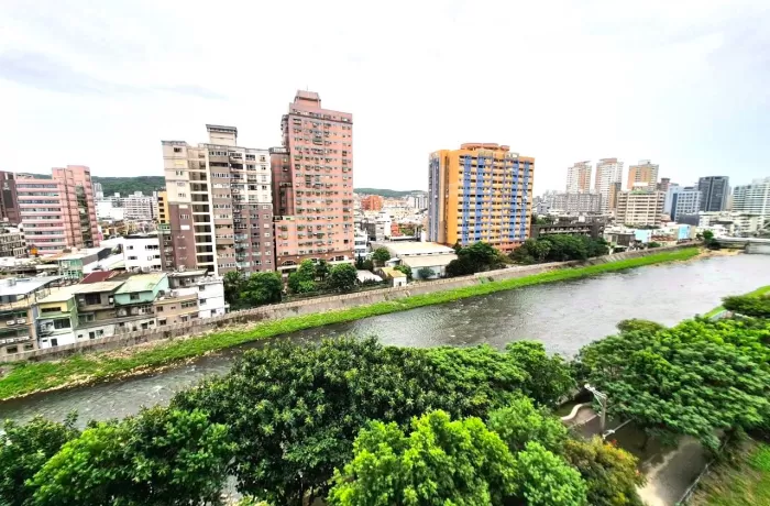 昭揚縱橫｜經國路面河景大四房雙車位｜4300萬