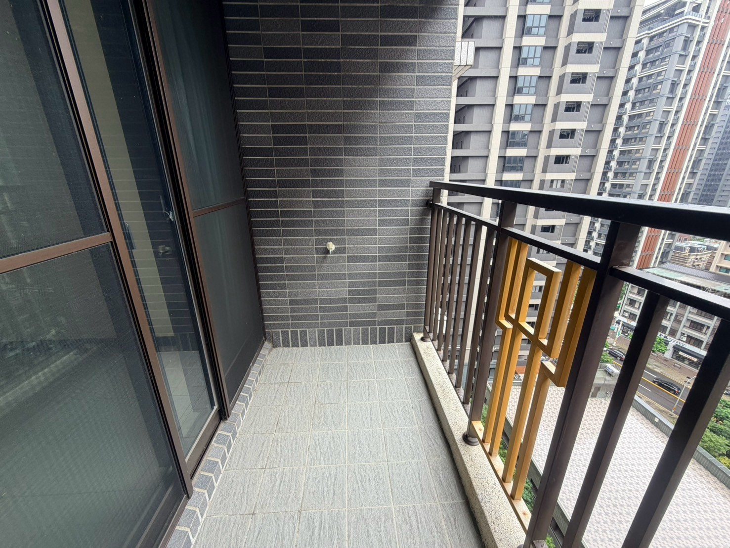 合展悅禾次頂樓三房車位 陽台